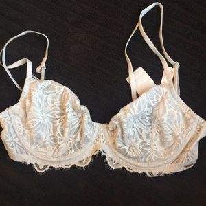 Icy blue lace bra size 34DD VS pink